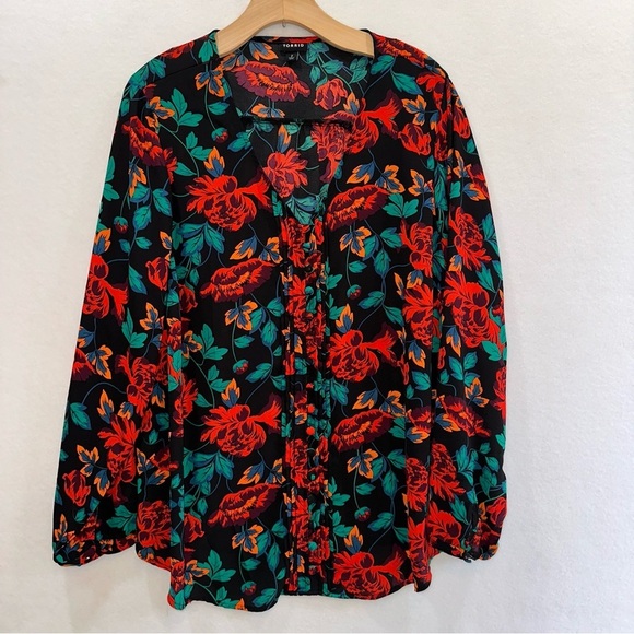 Torrid Georgette Pintuck Black, Red, Green Floral Long Sleeve Blouse Torrid 2 - Picture 4 of 10